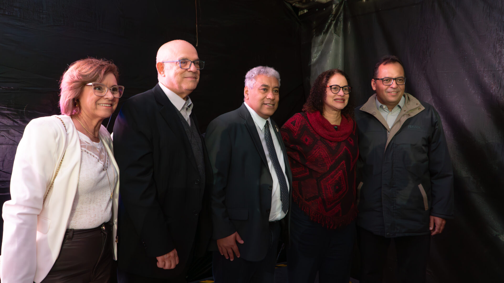 Da esquerda para a direita: Heloísa Sonja (gerente administrativa da Fupai), Plinio Ribeiro Leite (diretor da Fupai), Wagner Corradi (diretor do LNA), ministra Luciana Santos e André Medeiros (diretor executivo da Fupai).